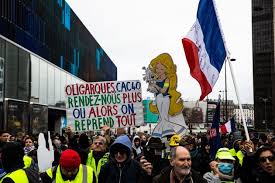 Gilets jaunes paris начал(а) читать. En Confinement Les Gilets Jaunes Manifestent A Leurs Fenetres Le Huffpost