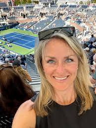 Shari Riddle's Instagram, Twitter & Facebook