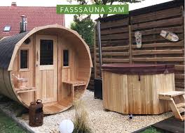 Sauna Tipp Die Fasssauna Bringt Viele Vorteile Mit Sich Wie Die Gute Luftzirkulation Und Ihre Besonderes Aussehen Schauen Sie Doch Fasssauna Saunahaus Sauna