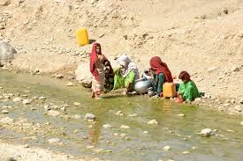 Women clothing for inside the house are usually a long knee length dress with a white, black or matching trouser which is mostly made of cotton and worn in summer. File Afghan Women Washing Clothes In River Kabul Panoramio Jpg Wikipedia