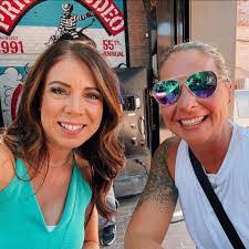 Hillary Arnold's Instagram, Twitter & Facebook