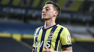 Mesut ozil's current contract keeps him at arsenal until 2021 and pays him an estimated $24 million annually. Fenerbahce De Yeni Kaptan Mesut Ozil