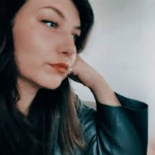 NINGNING for #VersaceKleio The Global Brand Ambassador with the Kleio bag  Now at https://e-versace.com/NINGNING-x-VersaceKleio #NINGNING #aespa  #VersaceFW24 #Versace