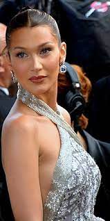 She had signed to img shortly before. Bella Hadid Wikipedia