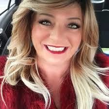 Tina Nichols's Instagram, Twitter & Facebook