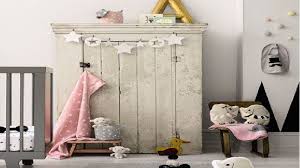 Un lustre chouette avec de jolies couleurs que toutes les petites filles adorent. La Deco Enchante La Chambre Bebe Fille Deco Cool