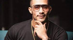 وفي دول عربية متعددة، ذكر خبراء أن أرقام الإصابات الحقيقية أقلّ بكثير من الأرقام المعلنة، كما نقلته وسائل إعلام عن عضو اللجنة العلمية لمواجهة كورونا في مصر، محمد النادي، عندما. Mohamed Ramadan S Trial Postponed To Jan 2