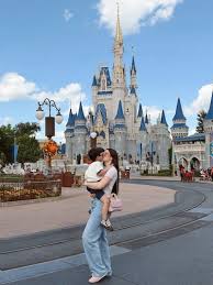 Nadia Ferreira y su familia disfrutan de Disney en la previa del Halloween