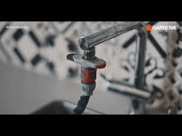 The gardena adapter allows the gardena system to be connected very simply to an indoor tap, in the bathroom or kitchen, for instance. Gardena Hahnverbinder Fur Indoor Wasserhahne Youtube