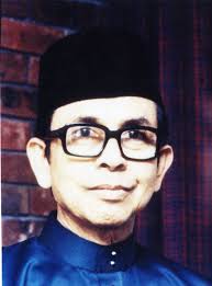 Haji abdul malik karim amrullah atau lebih dikenal dengan julukan hamka adalah seorang ulama, sastrawan, sejarawan, dan juga politikus yang sangat terkenal di indonesia. 5 Tokoh Sasterawan Negara Paling Berpengaruh Di Malaysia Iluminasi