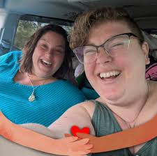 Who can make 150 cupcakes and a small 2 tier cake for a wedding