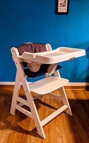 In einem hochstuhl kann man ein baby leichter füttern, als zum beispiel auf dem schoß. Ab Wann Durfen Babys Im Hochstuhl Sitzen Hier Findest Du Antworten