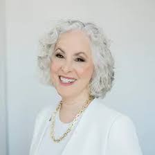 Elaine Laura's Instagram, Twitter & Facebook