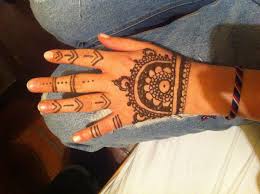 The #henna tattoo is used to talk about intuitive and freehand. Henna Tattoo Selber Machen So Geht S Focus De