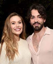 Robbie arnett is an american rock star and musical artist. Elizabeth Olsen Robbie Arnett Boyfriend Official 2017