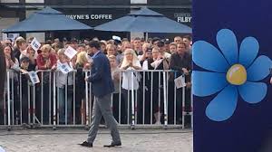 Vänsterpartiet går vidare med sitt hot om att fälla stefan löfvens regering, och det redan före sommaren, uppger ekot. Lagom Sverige Dras Mot Tydligare Ideologier Vansterpartiet Och Sverigedemokraterna Okar Mest Utrikes Svenska Yle Fi