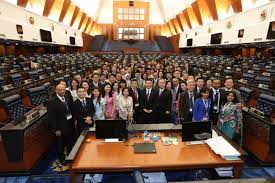 Kerajaan ini mengalami krisis identiti. Official Portal Of The Parliament Of Malaysia