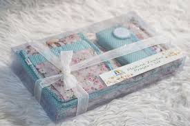 Hadiah yang diberikan tak harus mahal, yang penting berkesan dan bisa. 10 Kado Lebaran Untuk Orang Tua Dan Calon Mertua