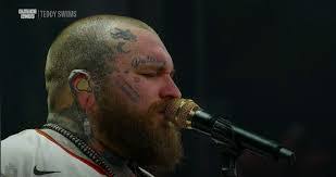 Laura Arney's Instagram, Twitter & Facebook