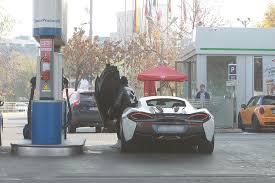 Supercarul lui denis alibec, în cifre. MÄƒrturiile Unui Finlandez Ce ConteazÄƒ Pentru Un Roman Avea Un Mclaren De 200 000 De Euro Dar Ii Cerea Mamei Bani De BenzinÄƒ Promotor