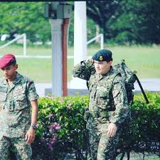 De nos jours, il en comprend 25, incluant trois bataillons de parachutistes. Tuanku Raja Muda Selangor Rejimen Askar Melayu Diraja Facebook