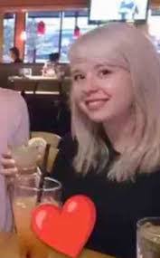 Sarah Steck's Instagram, Twitter & Facebook