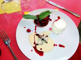 Le Restaurant L Hostellerie Des Arenes Arles