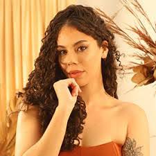 Isabelle Martins's Instagram, Twitter & Facebook