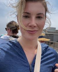 Mae Howe's Instagram, Twitter & Facebook