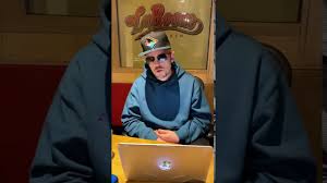 He likes to hide behind sunglasses and under. Video Jan Delay Aufstehn Tropf Session 10 24 2020