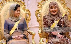 Her royal highness the crown princess of brunei darussalam, yang teramat mulia paduka seri pengiran anak isteri pengiran anak sarah binti pengiran salleh ab rahaman was born on 9th april 1987 as dayangku sarah at the raja isteri pengiran anak saleha hospital in the capital of brunei darussalam, bandar seri begawan. Royalty Royal Family Of Brunei