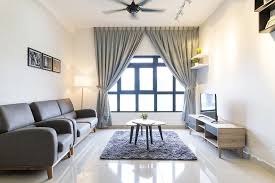 Untuk itu, kamu perlu menambahkan sedikit dekorasi dengan selain menjadi penyempurna interior ruang tamu, hiasan dinding juga dapat menciptakan suasana yang berbeda. Rekomendasi Hiasan Dinding Ruang Tamu Blog Ruparupa
