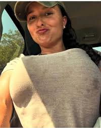 A big yess if #Swamp #people fans still your favorite 🥰🥰🌹🌹