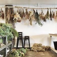 Cuando se haya secado aplica una capa de sellador para que tu decorado sea más duradero. 15 Ideas Diy Para Hacer Con Flores Secas Handfie Diy