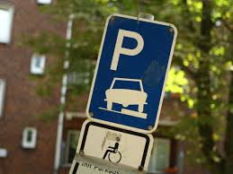 〈in übertragener bedeutung:〉 (finanzjargon) einen betrag auf einem tagesgeldkonto parken (vorläufig anlegen). Ruhender Verkehr Wie Rucksichtsloses Parken Vor Einmundungen Einwohner In Tornesch Verargert Shz De