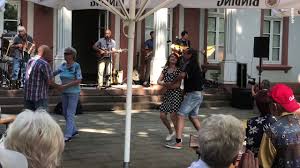 Westerfeldsche villa, geht auf einen gutshof vor den toren der stadt hanau zurück, die heute noch bestehende bausubstanz zum teil auf die zeit nach dem dreißigjährigen krieg. Le Clou Beim Musikpicknick Im Olof Palme Haus In Hanau Youtube