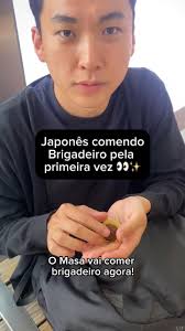 Fiz meu amigo @masasnativejapanese experimentar um brigadeiro! Não achei  que ele fosse gostar tanto! 😂✨, Comeu o pacote todo! , Tem que aprender a  fazer em casa agora! 🙌, #japao #tokyo #nihongo ...