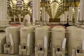 Zamzam merupakan sumur mata air yang terletak di kawasan masjidil haram, sebelah tenggara kabah, berkedalaman 42 meter. Tak Akan Habis Hingga Akhir Zaman Inilah 7 Keajaiban Air Zamzam