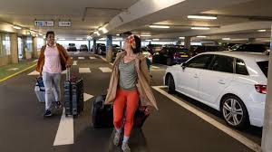 Gatwick Airport warns of rogue car parking operators - BBC News