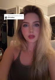 Girl That Looks Like Christina Applegate