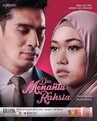 Nur 2 episode 1 adam dan nur memulakan kehidupan mereka sebagai pengantin baru, adam juga mempunyai misi untuk menyelesaikan masalah di sekolah darul mukhsin yang berada di kemungkinan ditutup. Drama Nur Episod 5