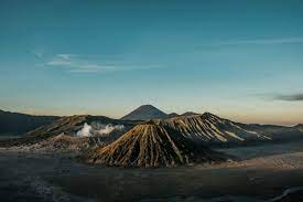 Gunung bromo adalah sebuah gunung cantik dan kokoh di jawa timur. Wulan Kepitu Saatnya Menikmati Udara Bersih Di Gunung Bromo Halaman All Kompas Com
