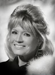 Vera Singer's Instagram, Twitter & Facebook