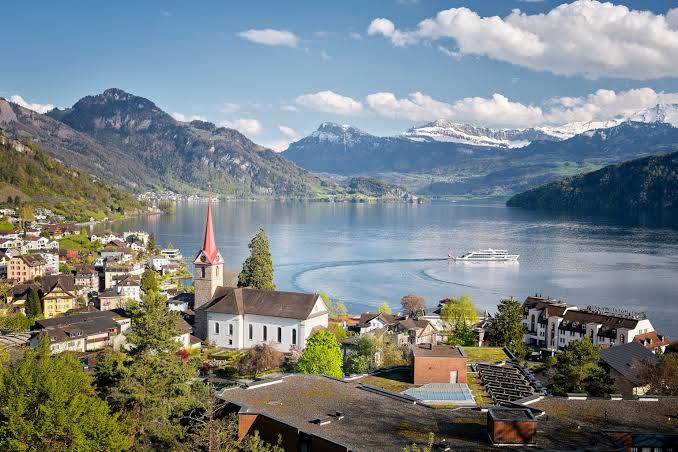 How to spend the ideal autumn weekend on the shores of Lake ...