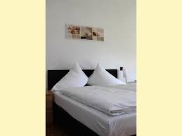 Mobile per camera da letto. Le Nostre Camere A Tre E Quattro Letti Sono Dotate Di Un Letto Matrimoniale E A Seconda Della Tipologia Di Camera Di Uno O Due Letti Singoli Una Connessione Tv