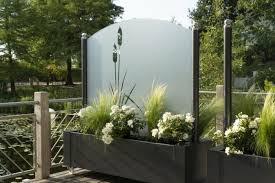 Dieser Moderne Wind Und Sichtschutz Bietet Flexibilitat Fur Die Terrasse In 2020 Gartengestaltung Windschutz Terrassenuberdachung