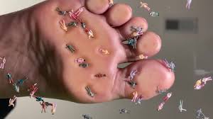 Pink Foxx aplasta a gente pequeña con sus pies Ebony