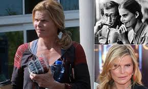 Mariel Hemingway goes au naturale for a jaunt to grocery | Daily Mail Online