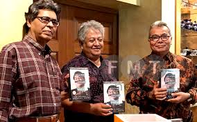 In other regions, managing directors primarily work as the heads of individual business units within a company, rather than heading up the company as a whole. Malay Billion Dollar Whale Now In Stores Free Malaysia Today Fmt