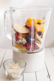 Happy Easter Beeren Apfel Orange Kokos Smoothie Mit Kokosjoghurt Feiertaglich Das Schone Leben Kokos Joghurt Kokos Smoothie Beeren